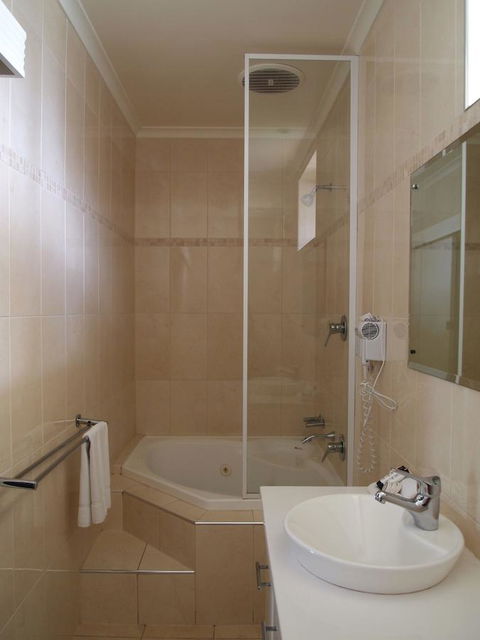 Hilton Beachfront Motel - Accommodation Asia 44