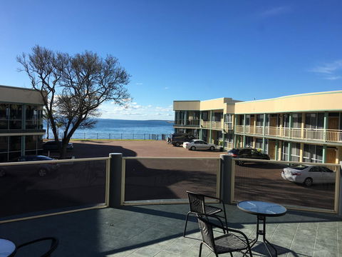 Hilton Beachfront Motel - Accommodation Asia 22