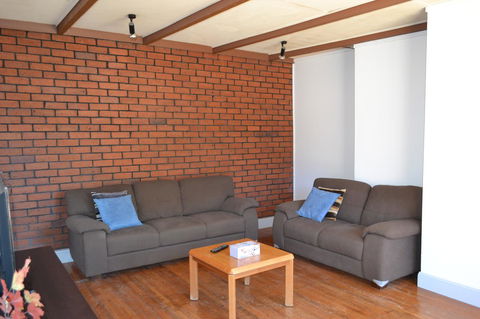 Prospect Holiday House - Accommodation Asia 4