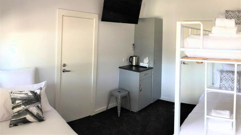 The Avenue Inn - Accommodation Asia 24