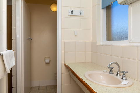 Blue Seas Motel - Accommodation Asia 9