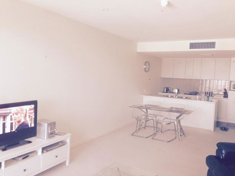 Breakwater Apartment - Accommodation Asia 14