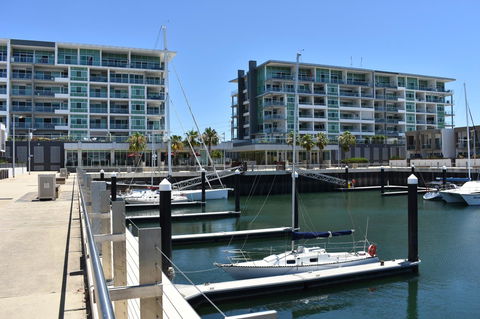 Breakwater Apartment - Accommodation Asia 1