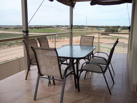 Relax On Par - Accommodation Asia 11