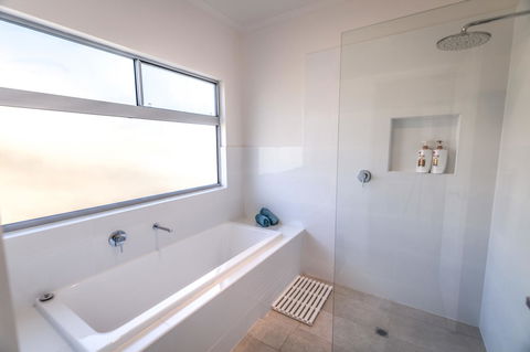 Middle River Beach House, Western House - Accommodation Asia 12