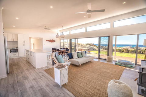 Middle River Beach House, Western House - Accommodation Asia 0
