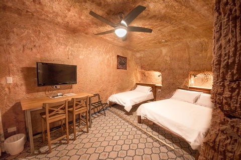 The Underground Motel - Accommodation Asia 8