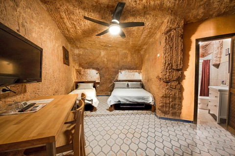 The Underground Motel - Accommodation Asia 9
