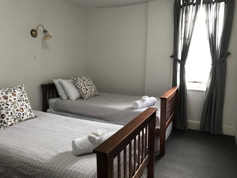 Caledonian Inn - Accommodation Guide 31