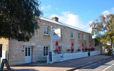 Caledonian Inn - Accommodation Guide 28