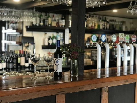 Caledonian Inn - Accommodation Guide 2