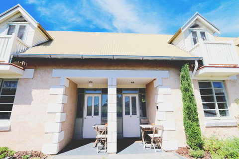 Caledonian Inn - Accommodation Guide 10