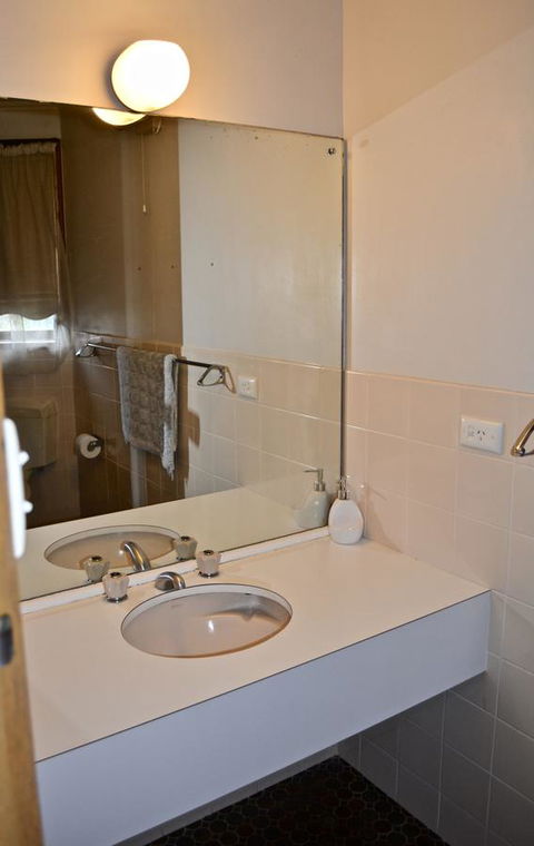 Dolphinview - Accommodation Asia 8