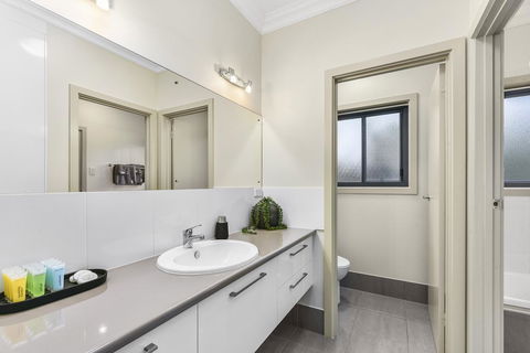 Accommodation On Lansell 2 - Accommodation Asia 10