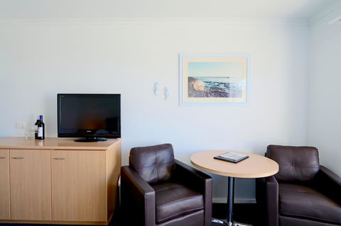 Harbour View Motel - Accommodation Asia 5