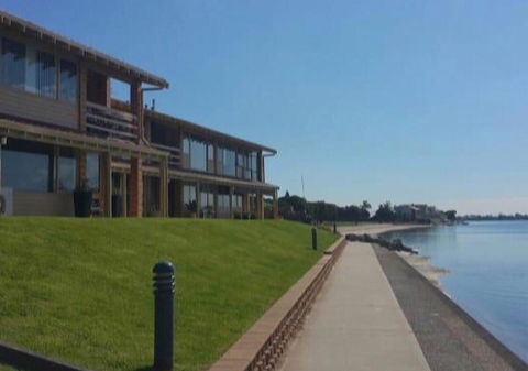 Lakeside - Accommodation Asia 4