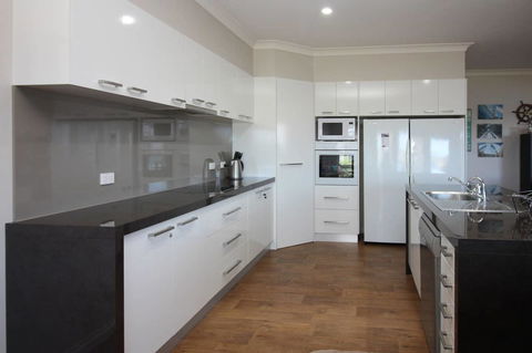 Waterfront On Osprey - Accommodation Asia 13