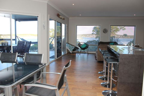 Waterfront On Osprey - Accommodation Asia 7