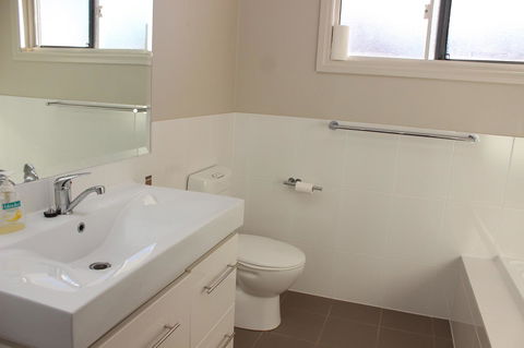 Waterfront On Osprey - Accommodation Asia 24