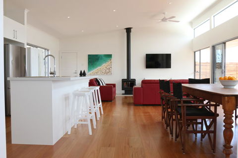 Middle River Beach House - East & West House - Accommodation Asia 21