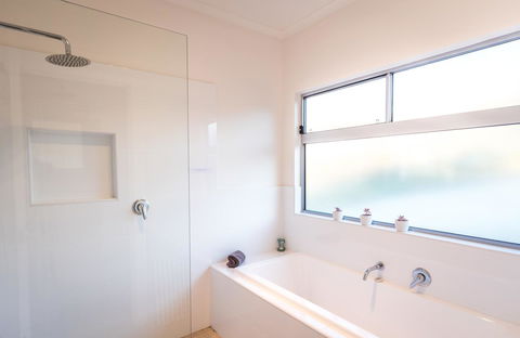 Middle River Beach House - East & West House - Accommodation Asia 15