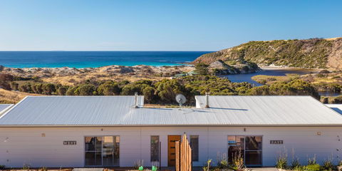 Middle River Beach House - East & West House - Accommodation Asia 9