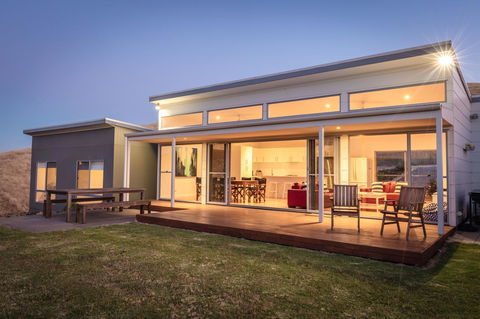 Middle River Beach House - East & West House - Accommodation Asia 0