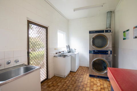 Blue Lake Holiday Park - Accommodation Asia 11
