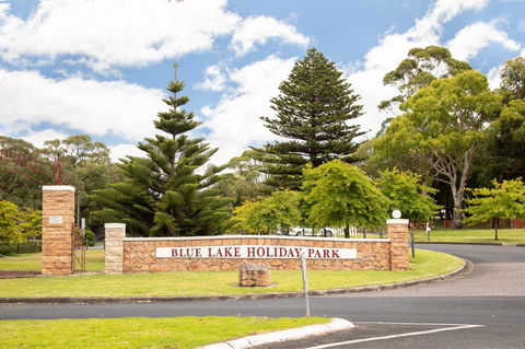 Blue Lake Holiday Park - Accommodation Asia 0