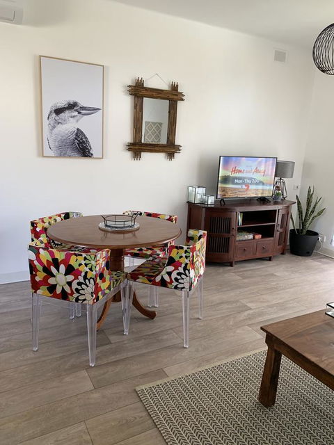 Sunshine Four - Accommodation Asia 3