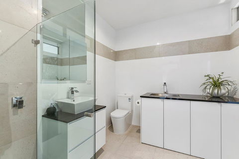 KENNEDY EXECUTIVE TOWNHOUSE - Accommodation Asia 5