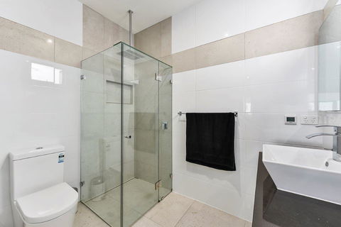 KENNEDY EXECUTIVE TOWNHOUSE - Accommodation Asia 7