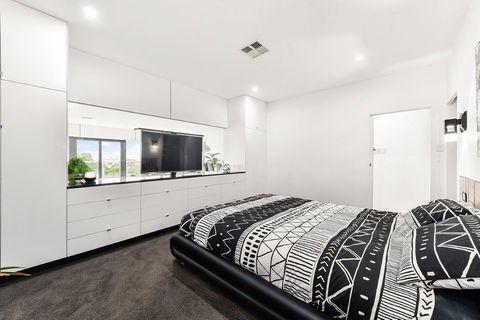 KENNEDY EXECUTIVE TOWNHOUSE - Accommodation Asia 20