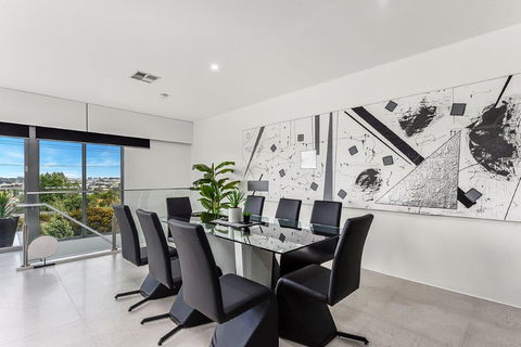 KENNEDY EXECUTIVE TOWNHOUSE - Accommodation Asia 10