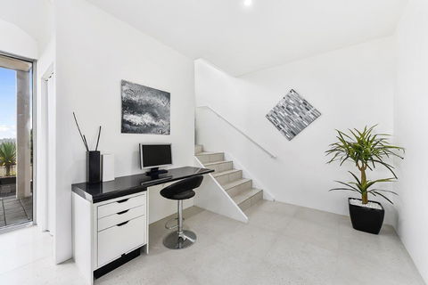 KENNEDY EXECUTIVE TOWNHOUSE - Accommodation Asia 8