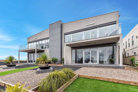 KENNEDY EXECUTIVE TOWNHOUSE - Accommodation Asia 15
