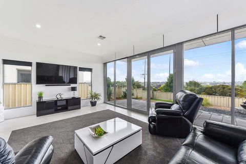 KENNEDY EXECUTIVE TOWNHOUSE - Accommodation Asia 18
