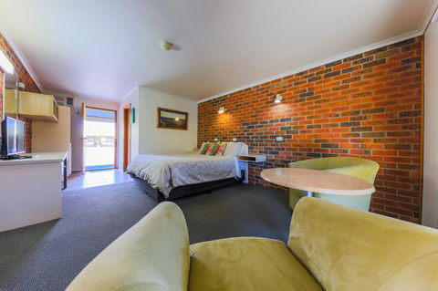 Country Roads Motor Inn Naracoorte - Accommodation Asia 7