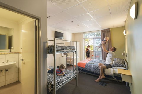 YHA Adelaide Central - Accommodation Asia 37