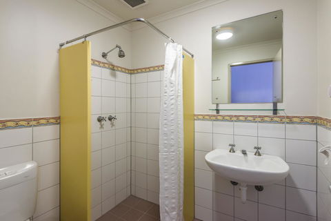 YHA Adelaide Central - Accommodation Asia 40