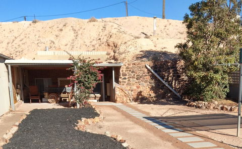 Desert Gum Retreat Gough St - Accommodation Asia 7