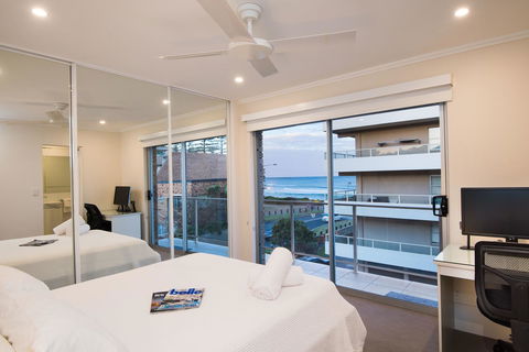 Stylish 3 Bedroom Beachview Apartment - Accommodation Asia 1