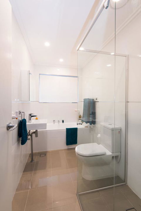 Stylish 3 Bedroom Beachview Apartment - Accommodation Asia 12