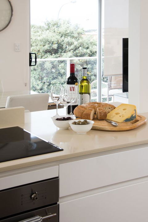 Stylish 3 Bedroom Beachview Apartment - Accommodation Asia 7