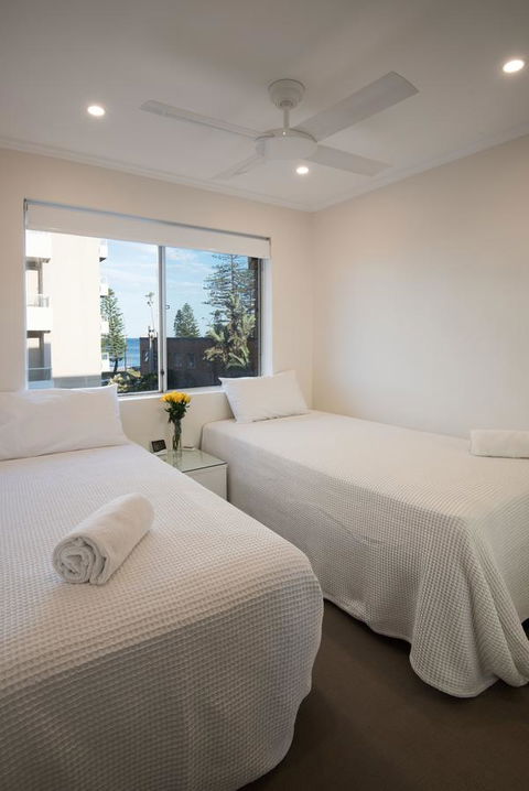 Stylish 3 Bedroom Beachview Apartment - Accommodation Asia 11