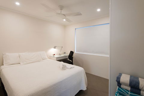 Stylish 3 Bedroom Beachview Apartment - Accommodation Asia 10