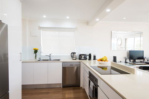 Stylish 3 Bedroom Beachview Apartment - Accommodation Asia 6