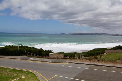 Southern Sands\' Beachfront Apartment - Accommodation Asia 0
