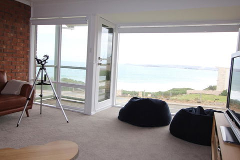 Southern Sands\' Beachfront Apartment - Accommodation Asia 2