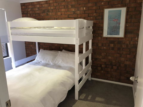 Southern Sands\' Beachfront Apartment - Accommodation Asia 14